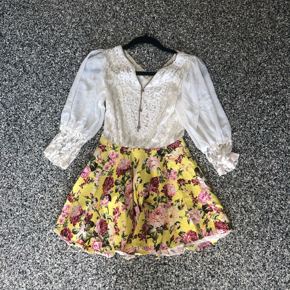LYOE ✦ Lace Floral Mini Dress from Thailand (S)